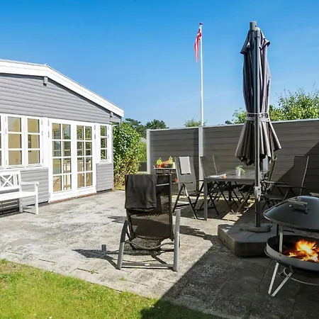 بيت للعطل 4 Bedroom Cozy In *