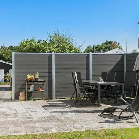 بيت للعطل 4 Bedroom Cozy In نْيوبورغ