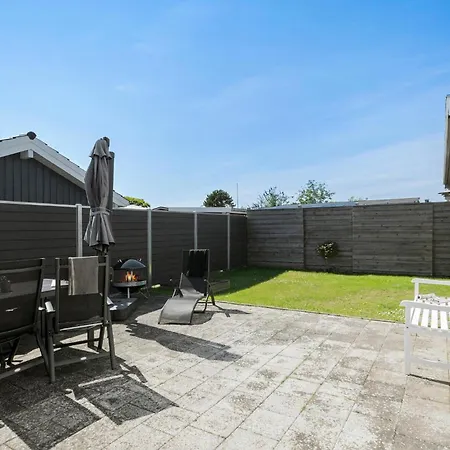 4 Bedroom Cozy In بيت للعطل