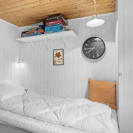 4 Bedroom Cozy In Нюборг
