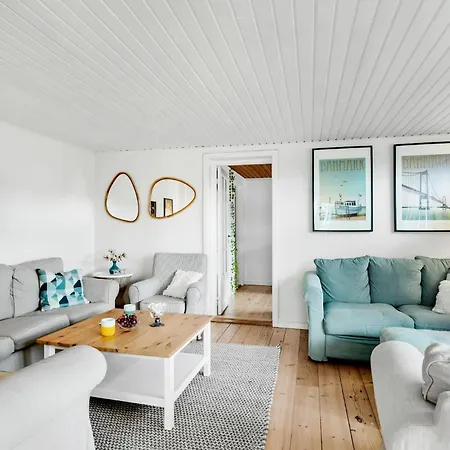 4 Bedroom Cozy In * نْيوبورغ